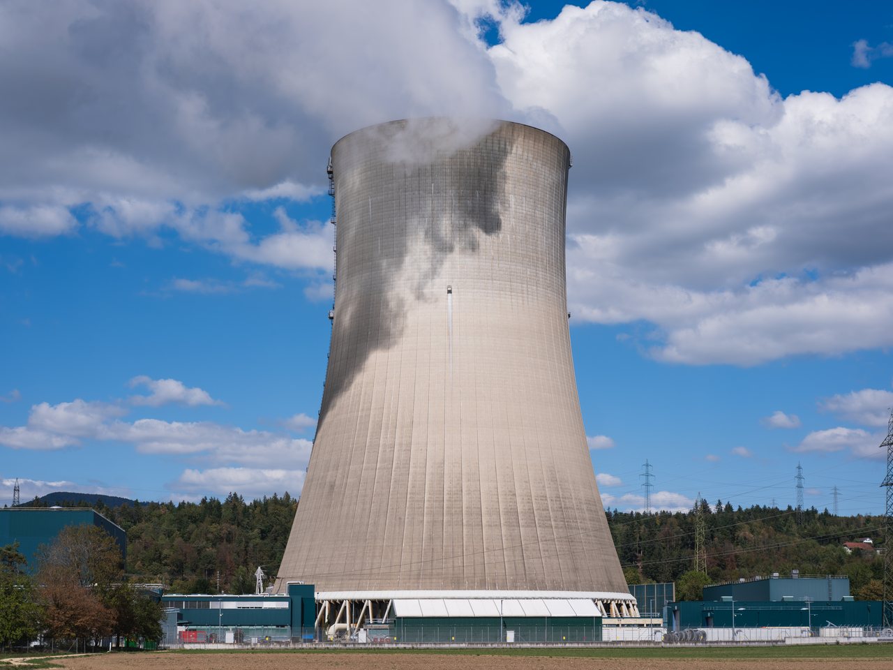 Cooling tower of a nuclear power station (file photo)
