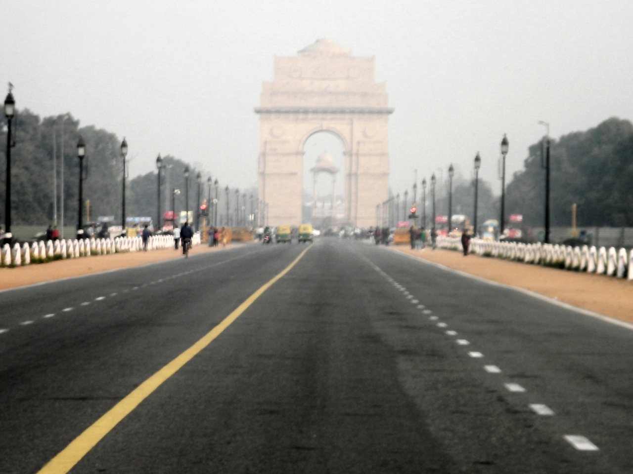 India Gate in haze, New Delhi (file photo)
