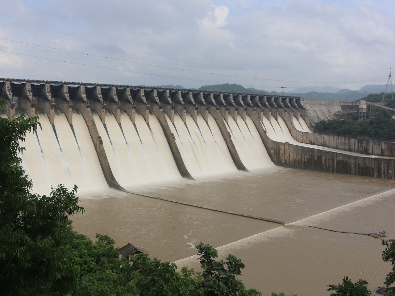 गुजरात में नर्मदा पर सरदार सरोवर बांध (फ़ाइल फ़ोटो)