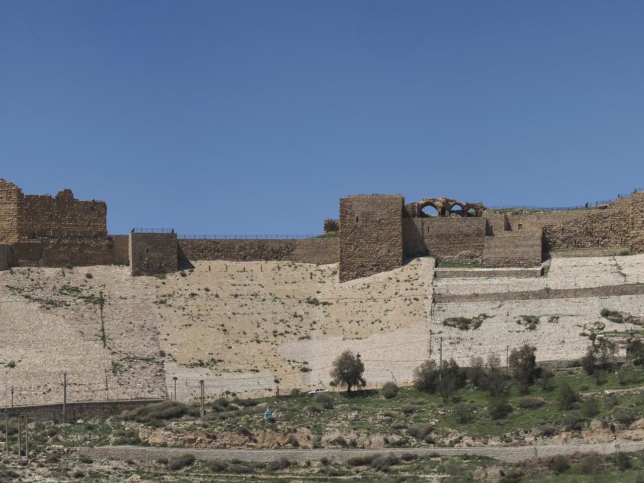 जॉर्डन के करक शहर के ऊपर करक किला (फ़ाइल फ़ोटो)