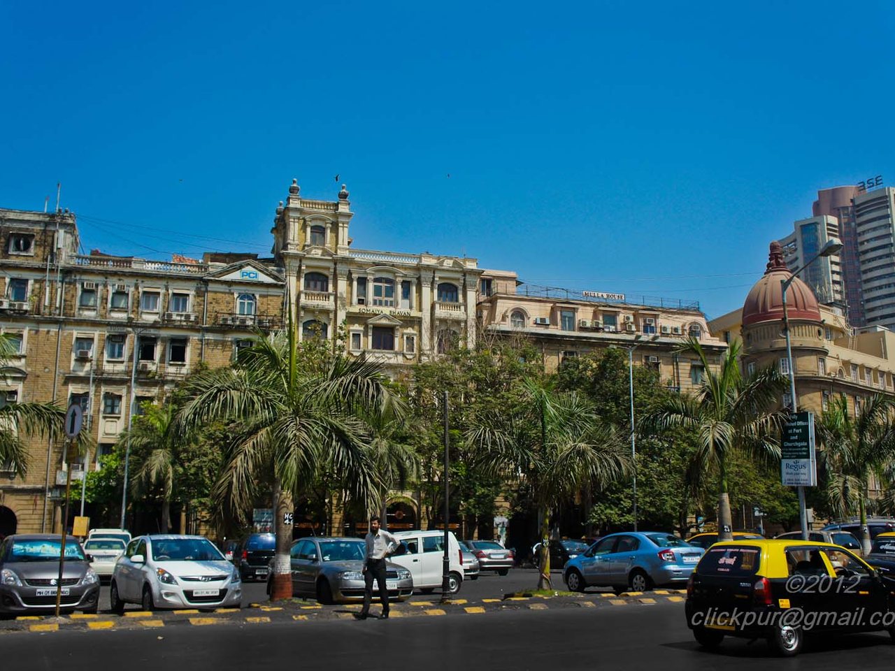 मुंबई के दलाल स्ट्रीट पर बीएसई की इमारत (फ़ाइल फ़ोटो)